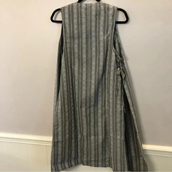 BCBGeneration Gray Stripe Open Longline Gray and White Vest Size Small NWT - Picture 7 of 8